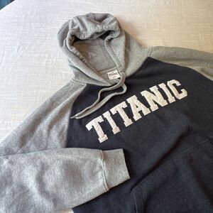 Titanic Hoodie Men’s Size Medium Super Soft White Star Line Navy & Gray